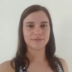 Fotografia da formanda Andreia da Cruz, formanda do Curso de Auxiliar de Ação Educativa