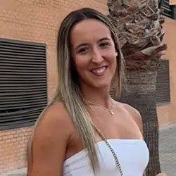 Fotografia da formanda Diana Abreu, formanda do Curso de Auxiliar de Reabilitação e Fisioterapia