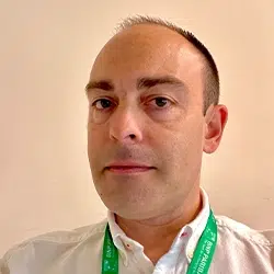 Fotografia do formando Dinis Bezerra, formando do Curso de Conclusão do 9º Ano e/ou 12º Ano