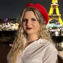 Fotografia da formanda Joana Reis, formanda do Curso de Conclusão do 9º Ano e/ou 12º Ano