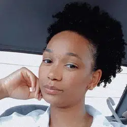 Fotografia da formanda Lúcia Barbosa, formanda do Curso de Auxiliar de Ação Educativa