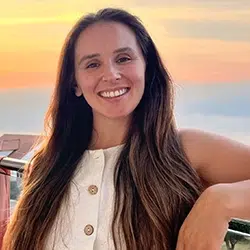 Fotografia da formanda Andreia Queiroz, formanda do Curso de Auxiliar de Ação Educativa