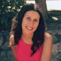 Fotografia da formanda Elia Ferreira, formanda do Curso de Auxiliar de Ação Educativa