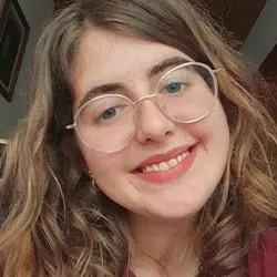 Fotografia da formanda Ines Lacerda, formanda do Curso de Auxiliar de Ação Educativa