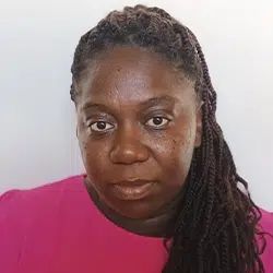 Fotografia da formanda Ismaela Prazeres, formanda do Curso de Auxiliar de Ação Educativa