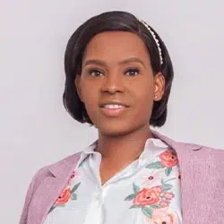 Fotografia da formanda Maura Guedes, formanda do Curso de Auxiliar de Ação Educativa