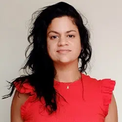 Fotografia da formanda Paula Nunes, formanda do Curso de Auxiliar de Clínica Veterinária