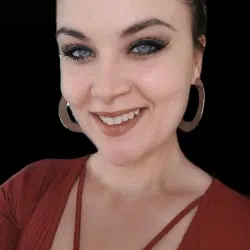 Fotografia da formanda Tatiana Silva, formanda do Curso de Auxiliar de Ação Educativa