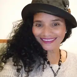 Fotografia da formanda Andreia Acioly, formanda do Curso de Auxiliar de Ação Médica