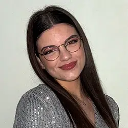 Fotografia da formanda Beatriz Monteiro, formanda do Curso de Auxiliar de Ação Educativa