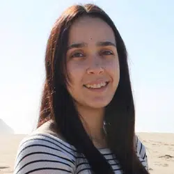 Fotografia da formanda Inês Santos, formanda do Curso de Auxiliar de Clínica Veterinária