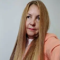 Fotografia da formanda Rossana Herrera, formanda do Curso de Auxiliar de Ação Educativa