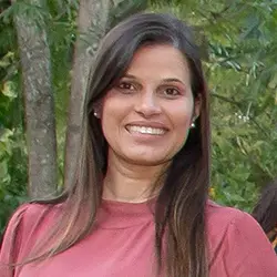 Fotografia da formanda Aline Romão, formanda do Curso de Auxiliar de Ação Educativa