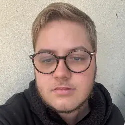 Fotografia do formando Dino Gonçalves, formando do Curso de Conclusão do 9º Ano e/ou 12º Ano