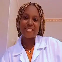 Fotografia da formanda Nacilayne Neto, formanda do Curso de Auxiliar de Ação Médica